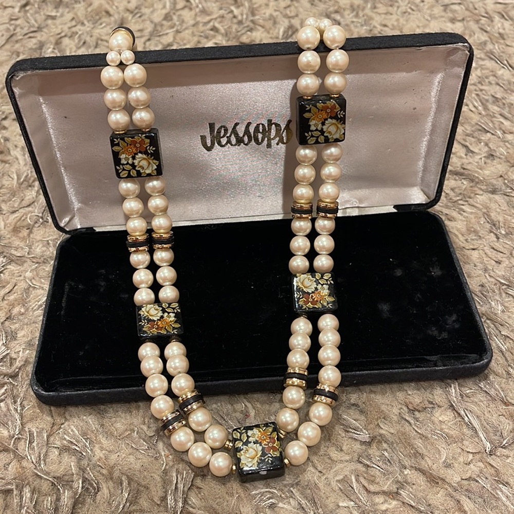 Vintage Flower Painted Bead Faux Pearl Necklace